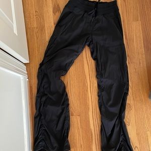 LuLuLemon wind pant, size 6, can be converted to a crop leg with the tab